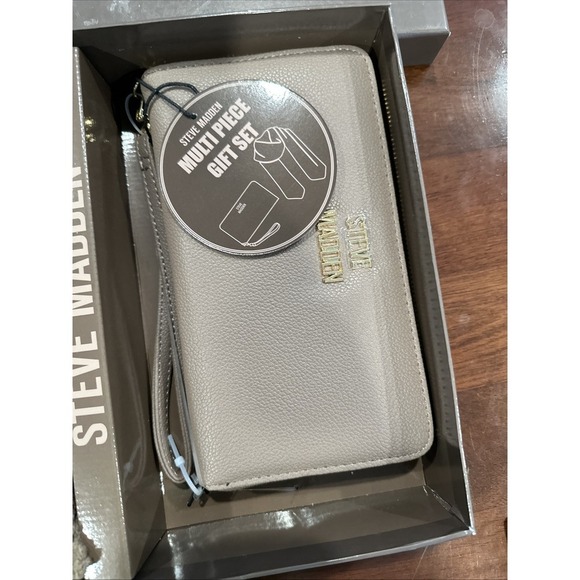 Steve Madden Multi Piece Gift Set Zip Around Wallet,knit Scarf Timeless Taupe - Picture 3 of 4